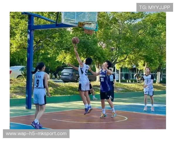 篮球少年在赛场上书写青春篇章，篮球.少年