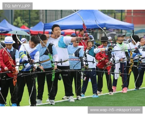 职业射箭选手的聚焦：他是如何通过视线锁定屏蔽外界干扰实现精准打击的