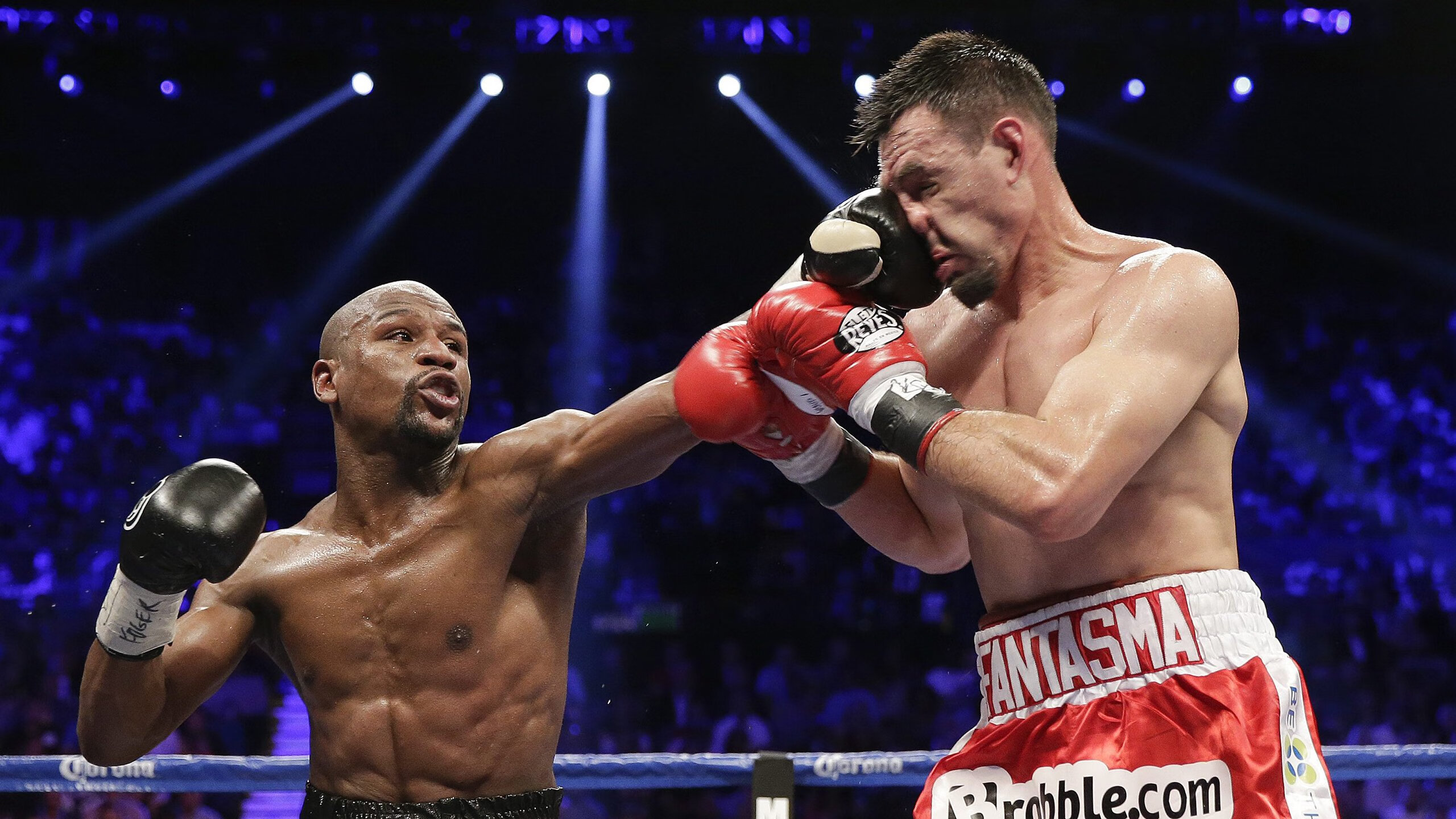 mk足球官网-世界杯激战再现：逆转奇迹让人心跳加速，世界杯瞬间